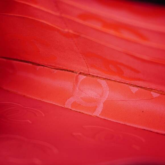 CHANEL Black Lambskin Leather Wallet - Picture 10 of 14